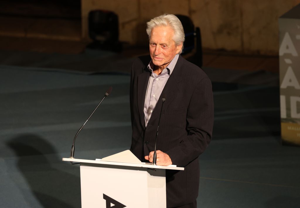 Michael Douglas, emocionado sobre el escenario