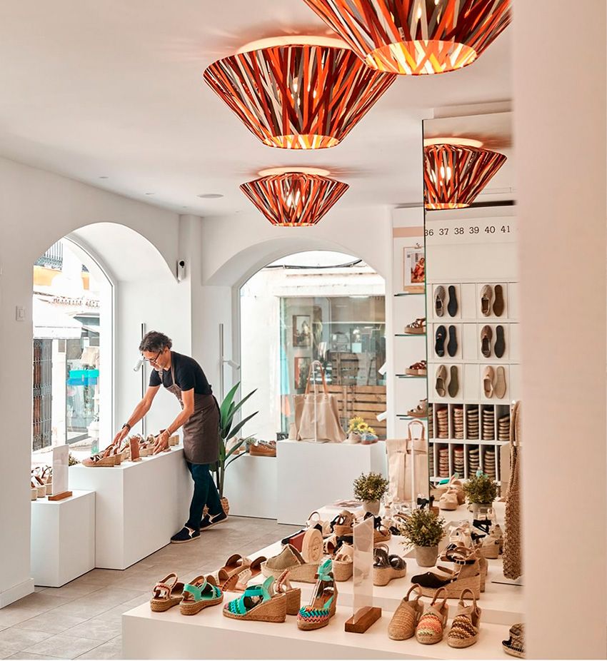 Souvenirs típicos de España, alpargatas, tienda Toni Pons
