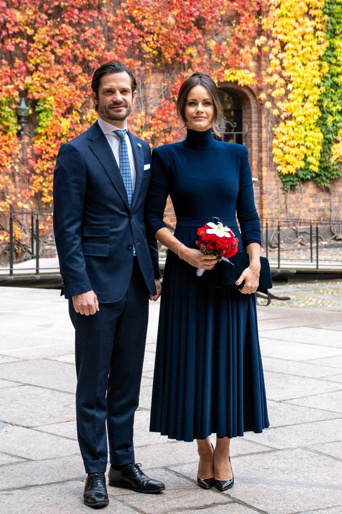 Sofía de Suecia conecta con el vestidor de Meghan Markle gracias al vestido azul marino que estiliza la figura
