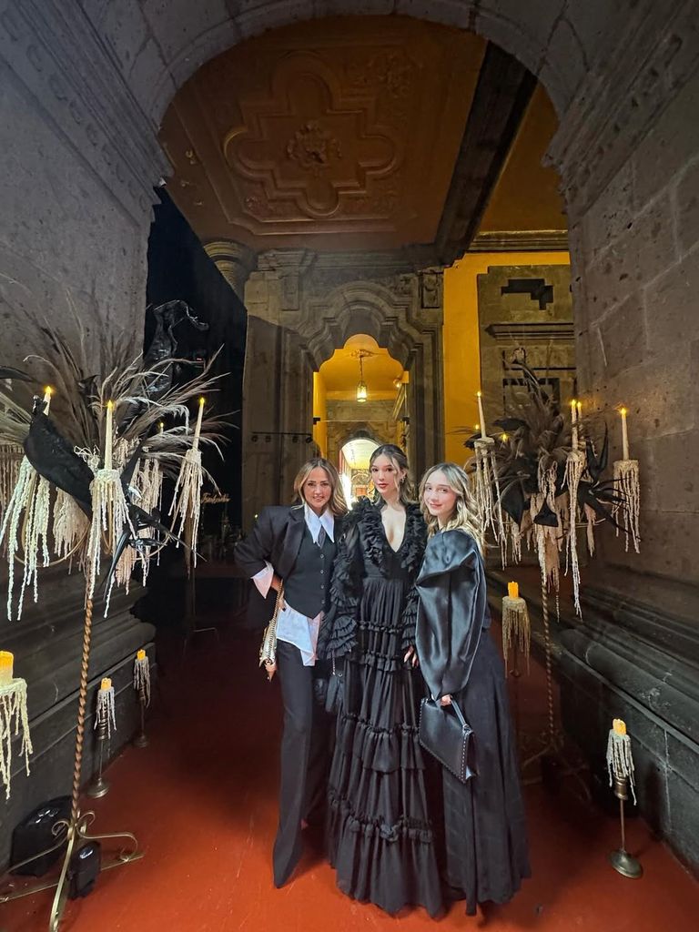 Para esta noche, Andrea y Mía llevaron looks de Raquel Orozco y Nina de Carlos Pineda.