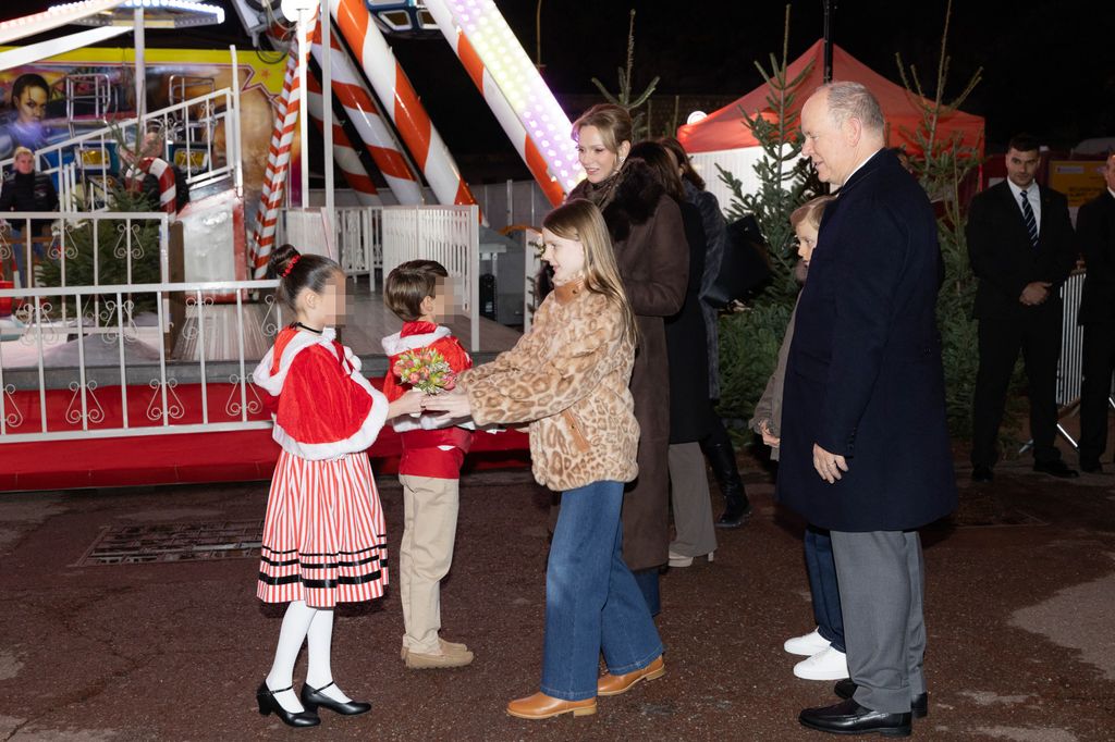 La princesa Gabriella también recibió su ramo de flores