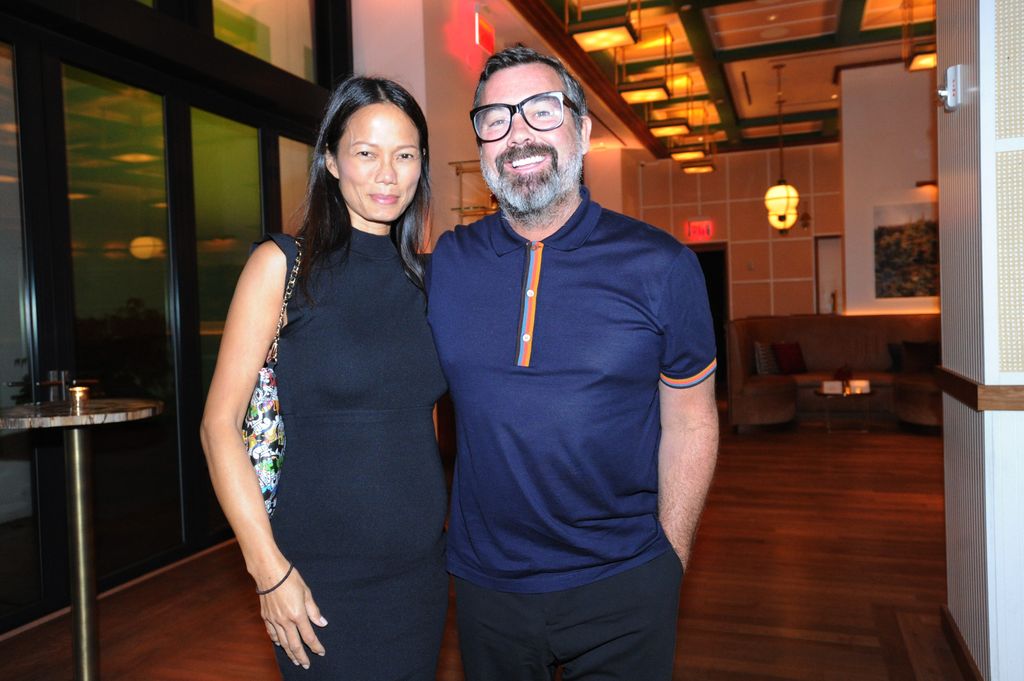 Duncan Sheik y su mujer