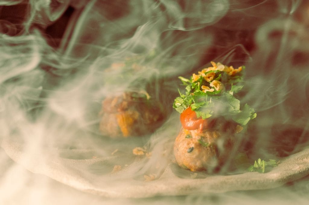 Kofta de ternera a la robata japonesa con menta fresca y harisa de pimientos del piquillo, de Marciano.