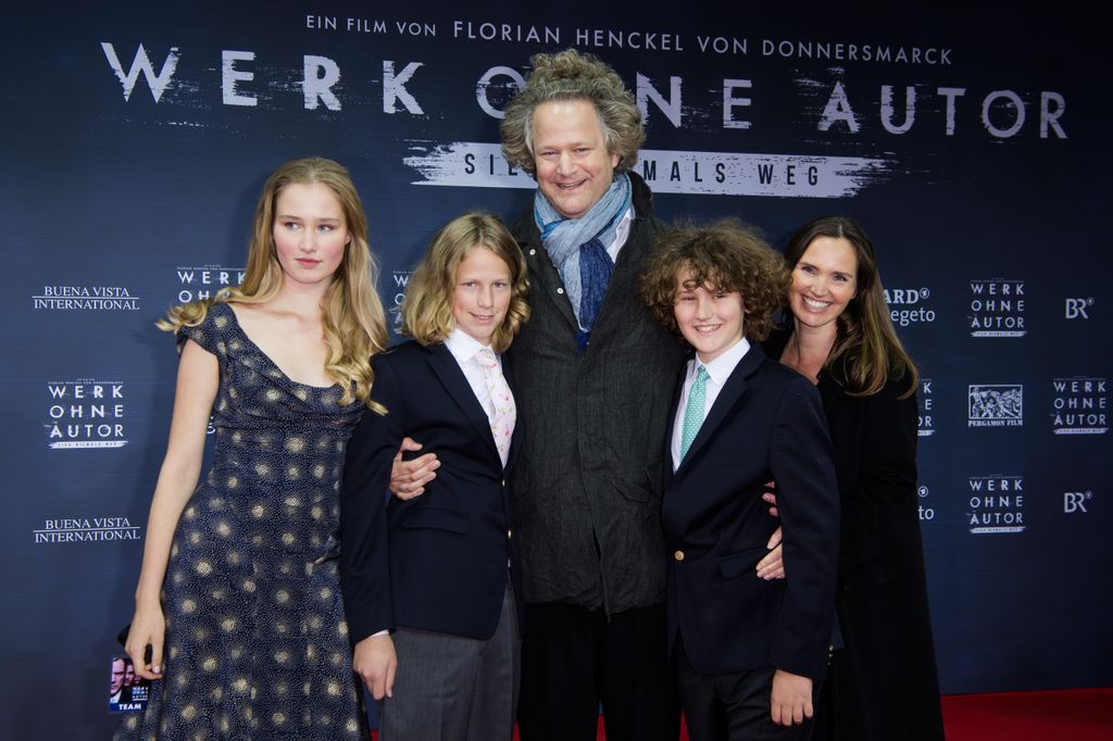 Florian Henckel von Donnersmarck con su esposa Christiane Aschenfeldt y sus hijos Lara Cosima, Alexis Jaguar y Leo Sylvester en una foto de 2018.