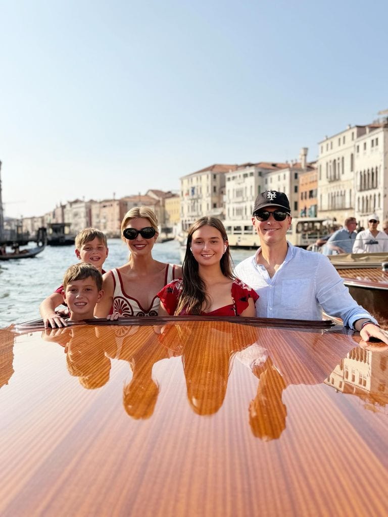 Ivanka Trump y su familia hacen turismo en Venecia antes de la boda de Jeff Bezos y Lauren Sanchez 