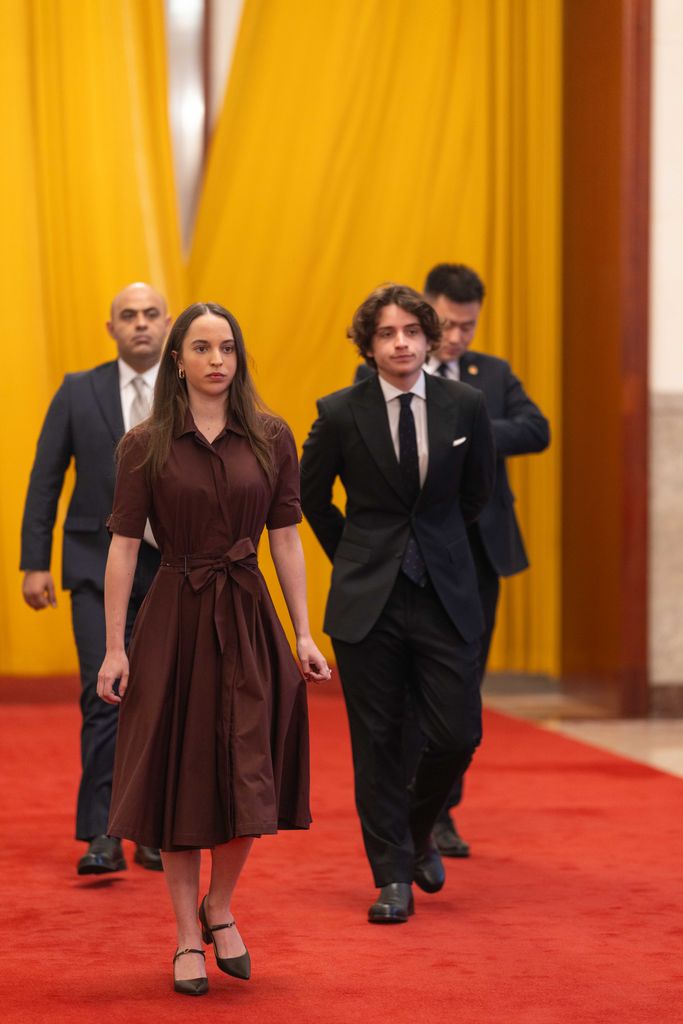 Salma de Jordania con un vestido camisero de su madre