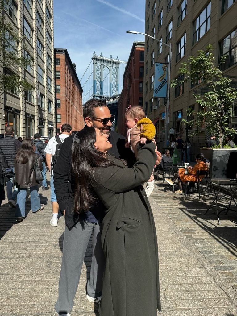 Ana Brenda Contreras y Zacarías Melhem con su hija en Nueva York.