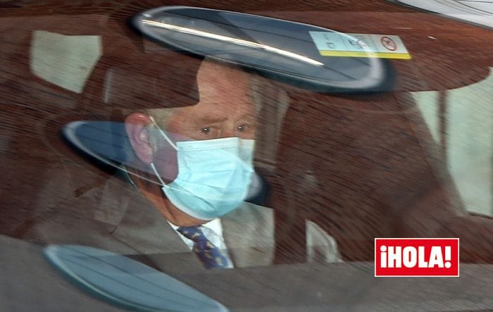 Príncipe Carlos llega a Windsor tras el fallecimiento de su padre