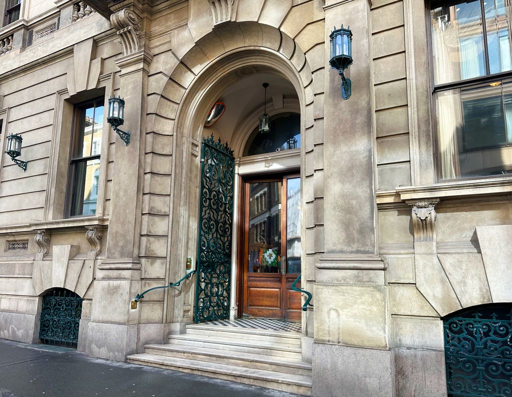 La puerta del exclusivo club, situado en el corazón de West End (conocido como el barrio teatral de Londres) en Old Covent Garden