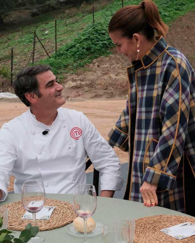 Jesulín charlando con Samantha Vallejo-Nágera