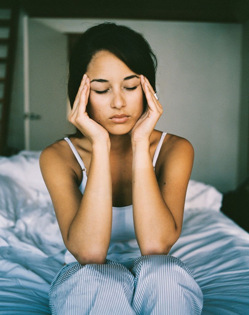 chica dolor cabeza