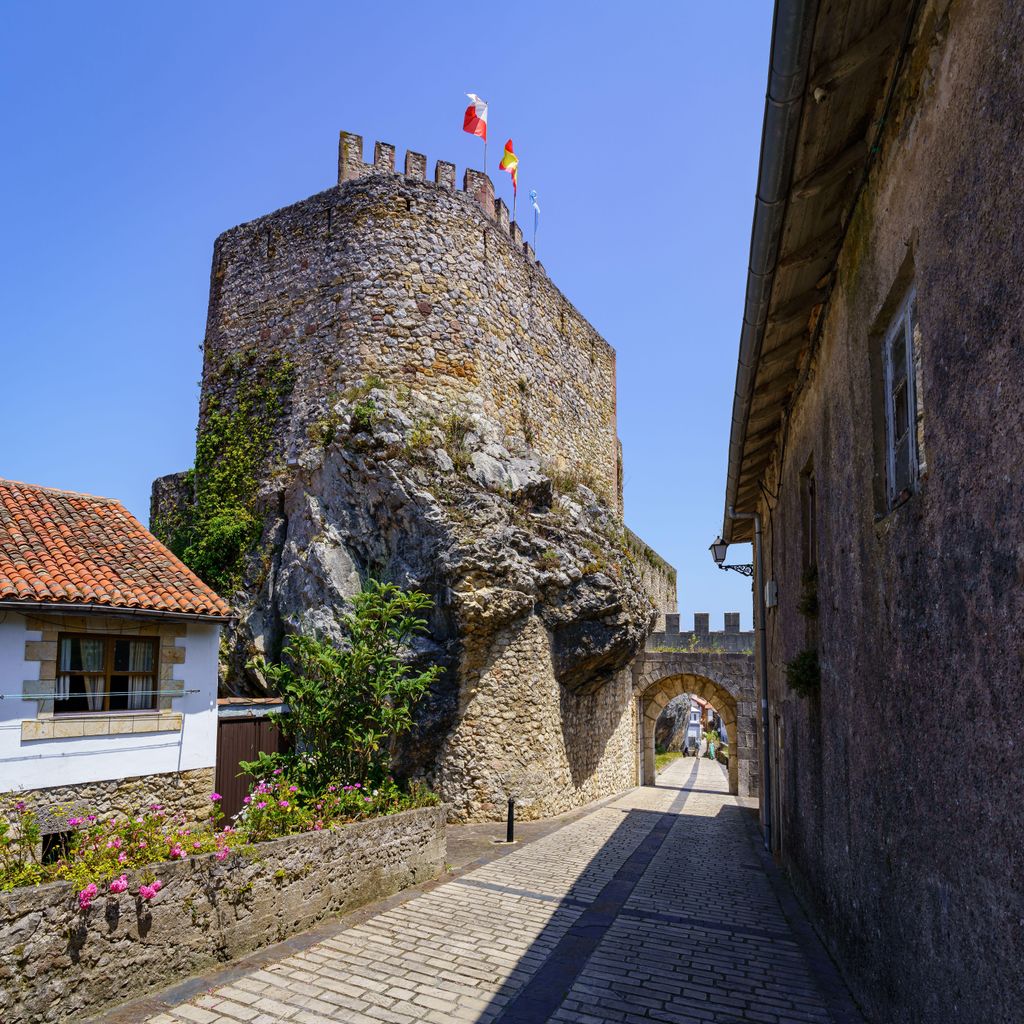 Castillo medieval de San Vicente de la Barquera, Cantabria