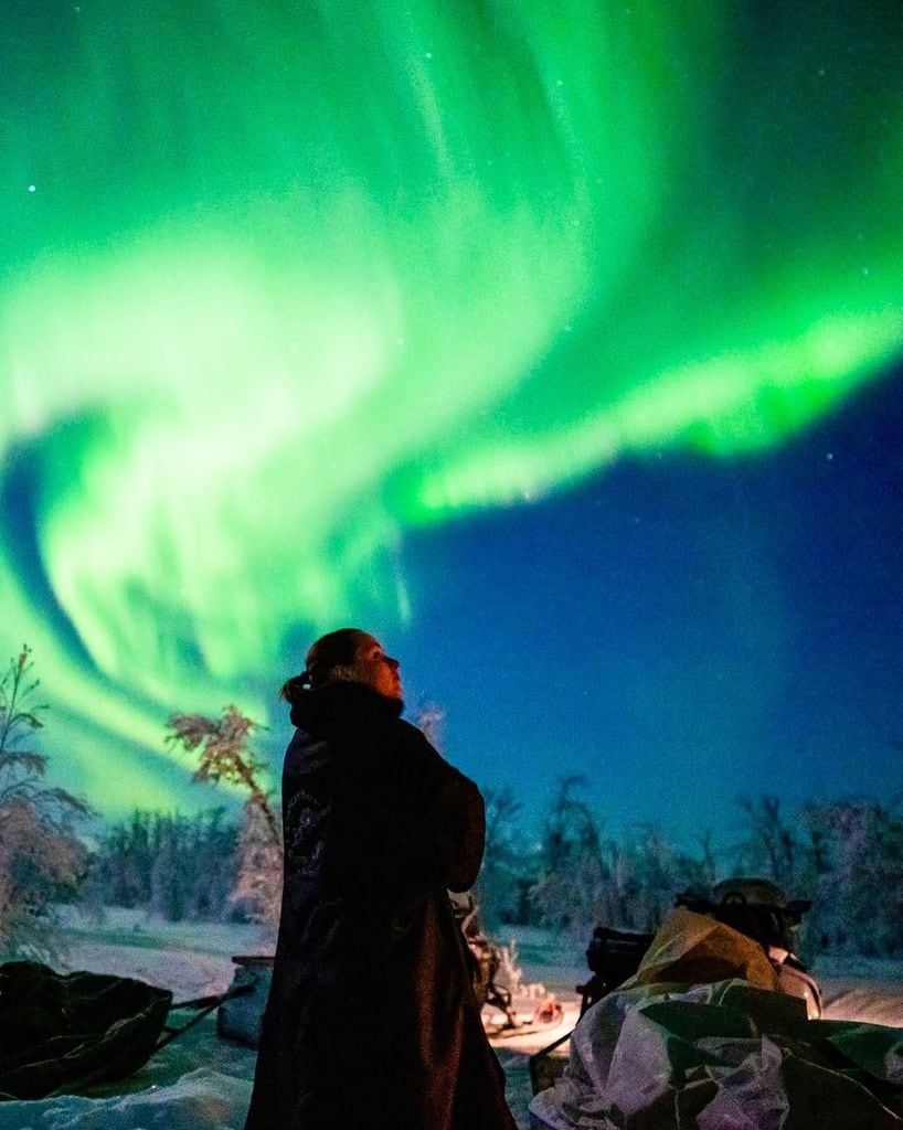 Ingrid de Noruega viendo una aurora boleral en su primer viaje oficial al norte del país