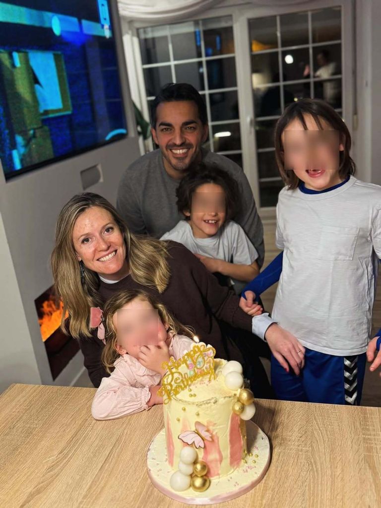 Andrea Prat con su marido y sus hijos