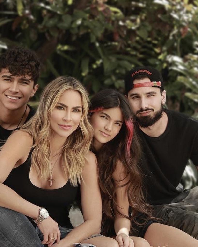 Aylín Mujica es madre de Mauro, Violeta y Alejandro.