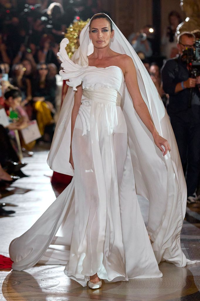 Nieves Álvarez vestida de novia por Stéphane Rolland