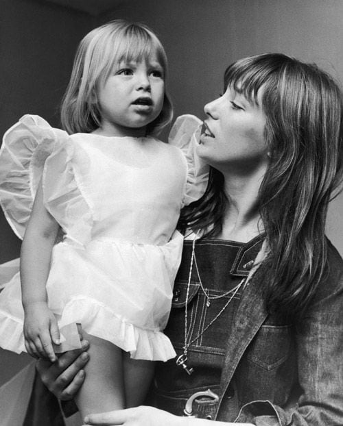 Jane Birkin junto a su hija Kate, nacida de su unión con el compositor británico John Barry, autor de bandas sonoras de célebres películas como Memorias de África