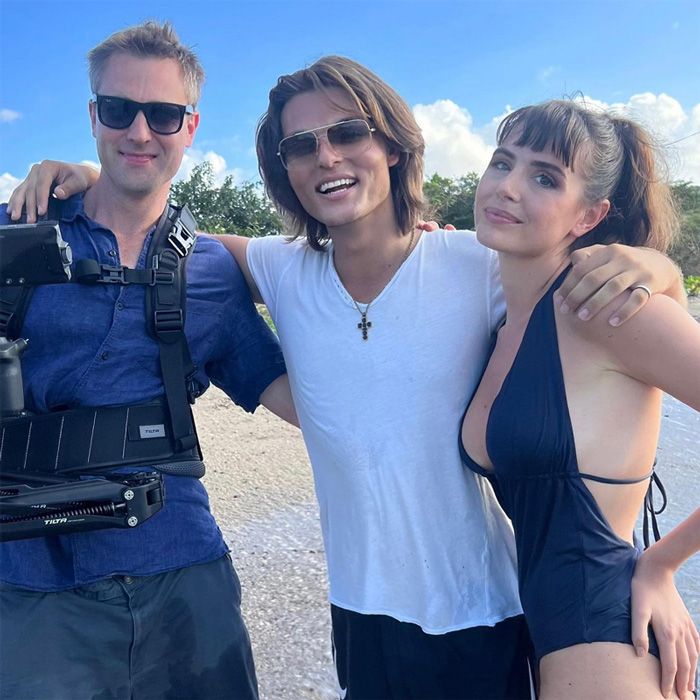 damian hurley en la producción de su primera película