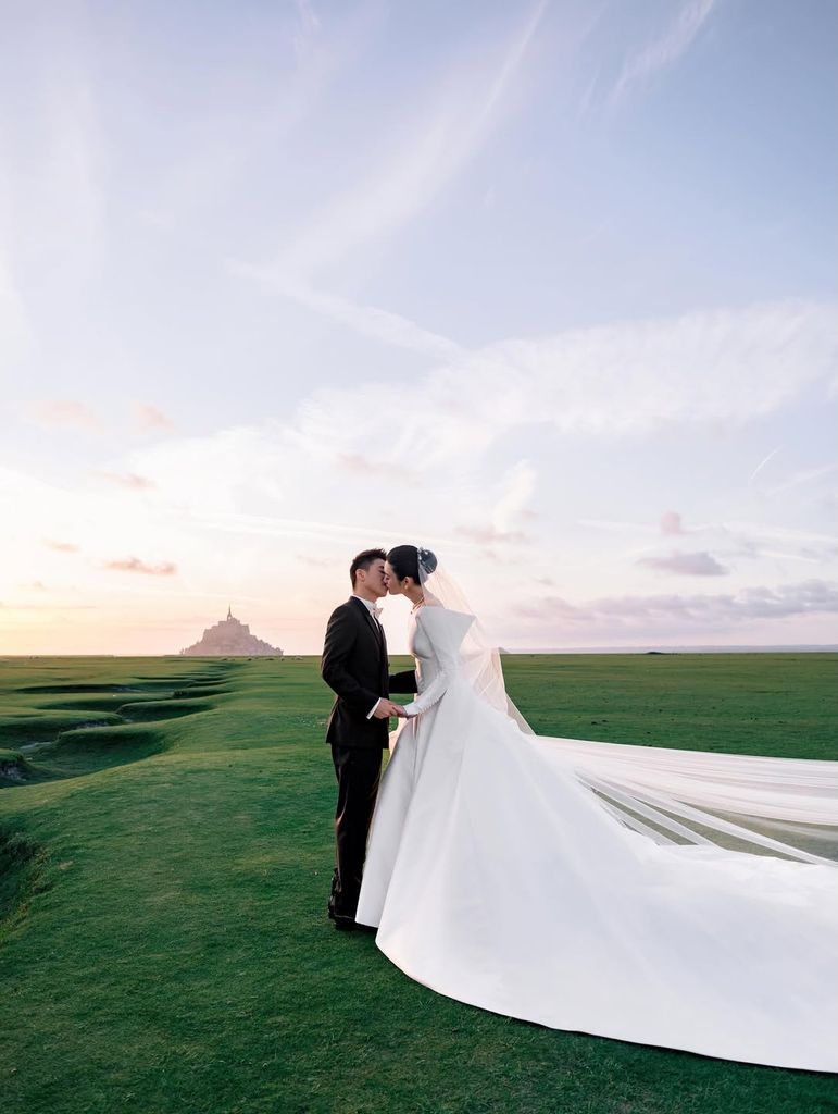 La pareja celebró su matrimonio únicamente rodeada de familia y amigos cercanos.