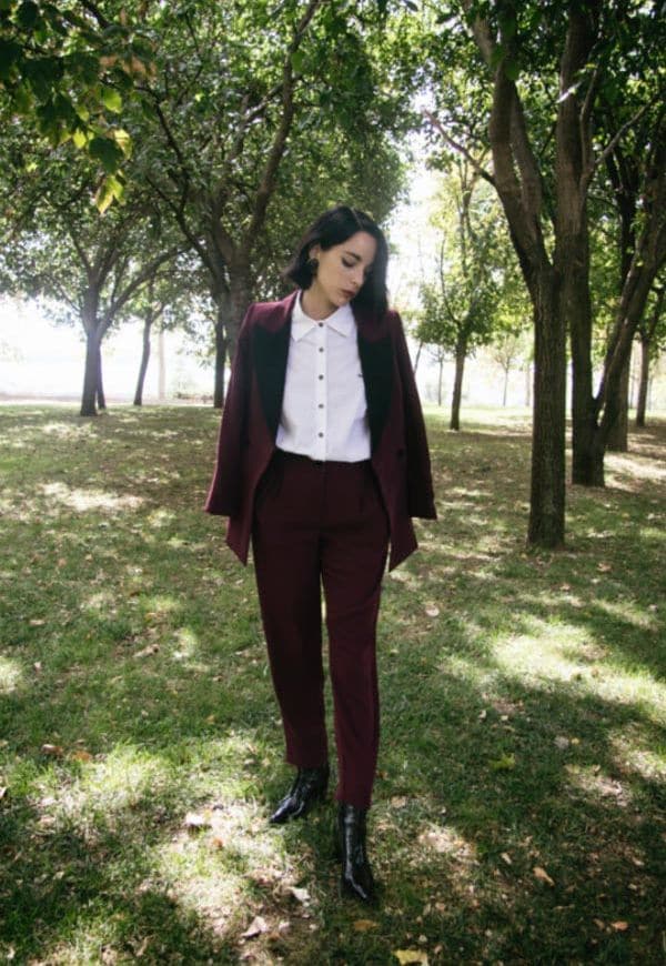 traje-burdeos