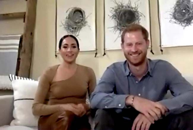 Meghan Markle con top asimetrico