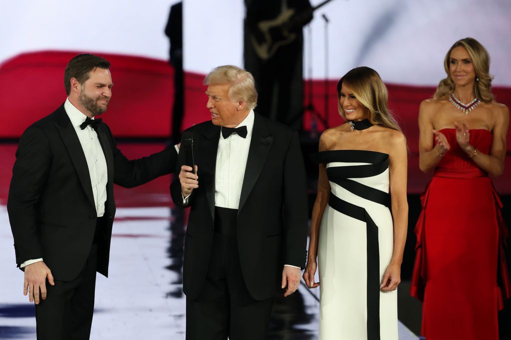 Donald Trump Jr., el presidente Donald Trump, Melania y Lara Trump