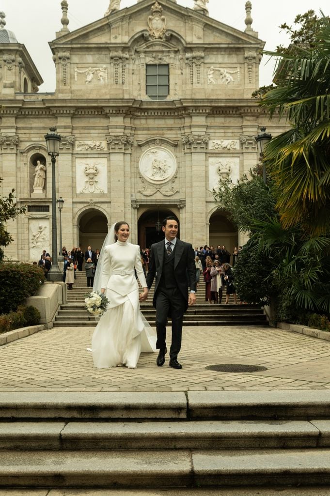 Mónica con vestido de novia de Luis Infantes