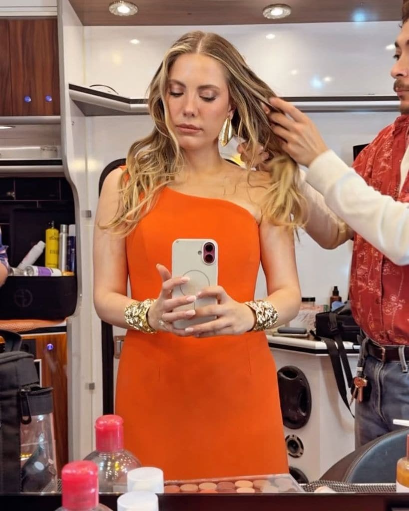 La actriz ha subido sus sesiones de maquillaje y peluquería 