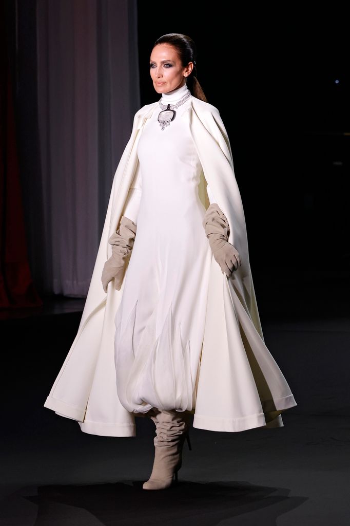 Nieves Álvarez en el desfile de Stéphane Rolland en la Alta Costura de París, 2026.