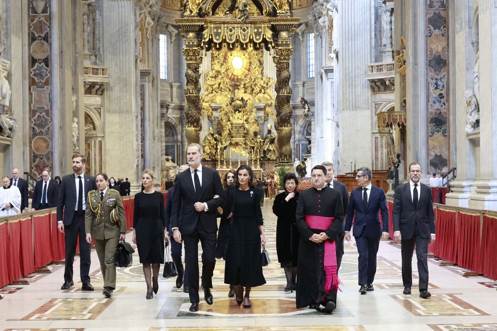 El rey Felipe VI y la reina Letizia en el funeral del papa Francisco 