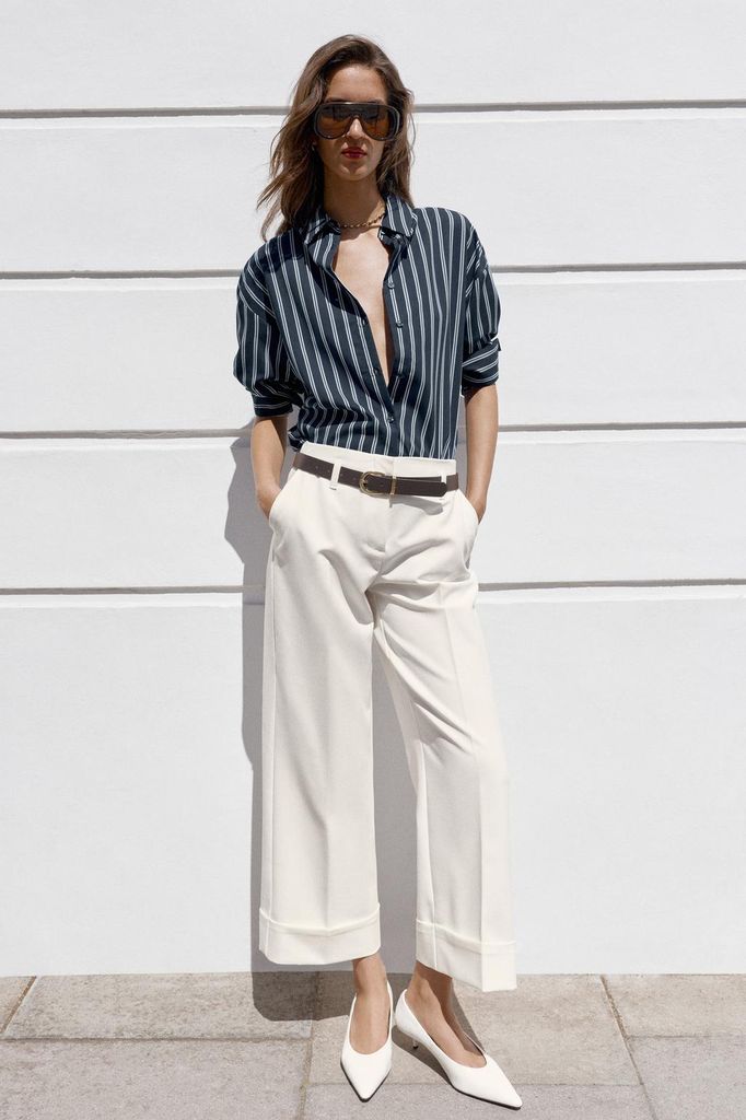Pantalones de traje ligeros de Zara para ir a la oficina y en la ciudad en verano