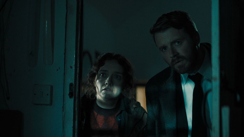 Olivia Cooke con Jack Lowden investigando en la sexta temporada de 'Slow Horses'