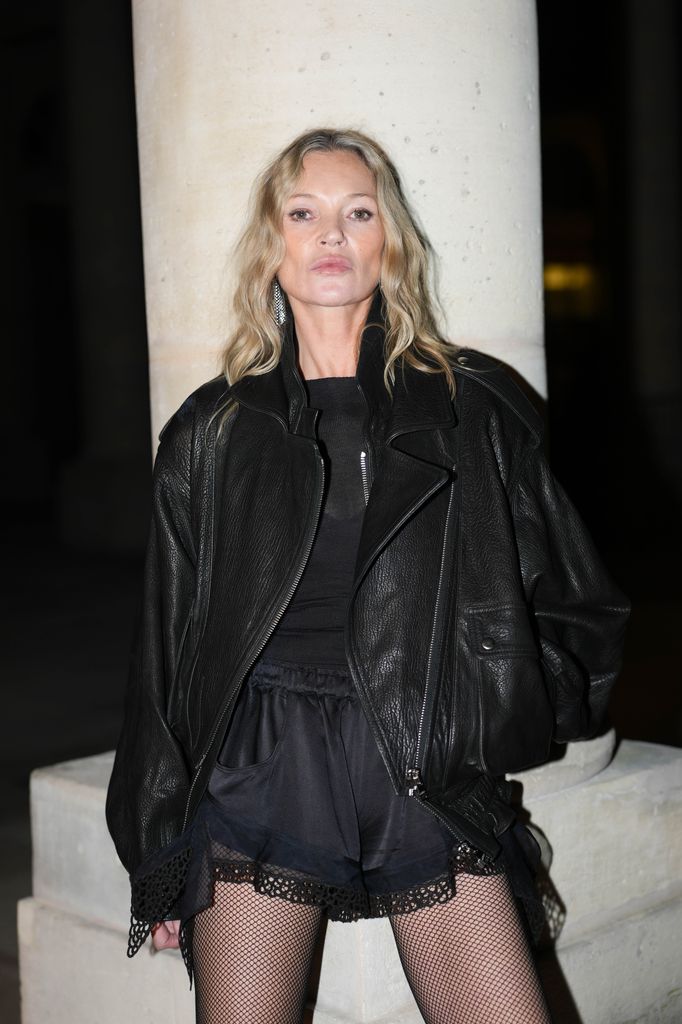 Kate Moss con cazadora de cuero en el desfile de Isabel Marant