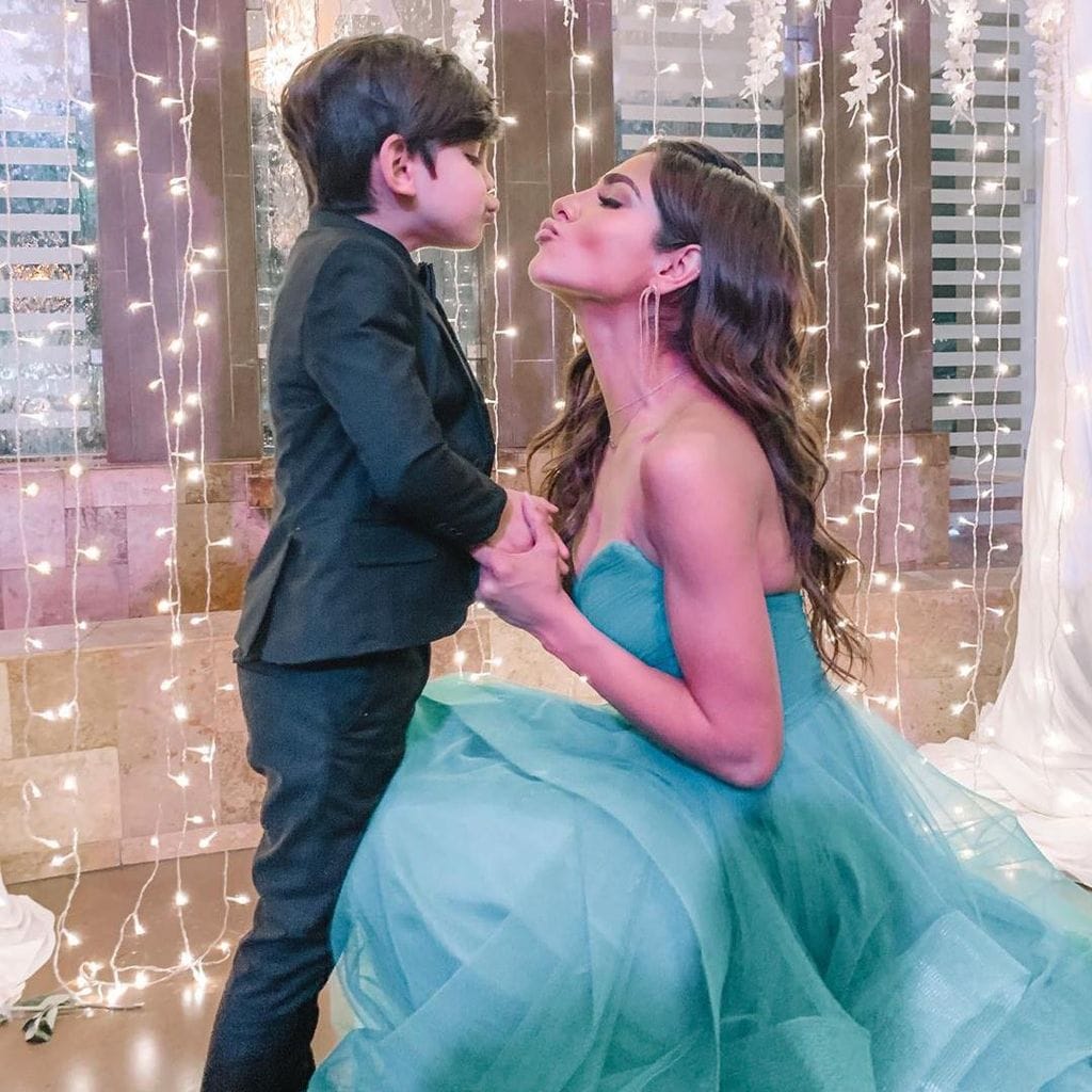 Alejandra Espinoza y su hijo