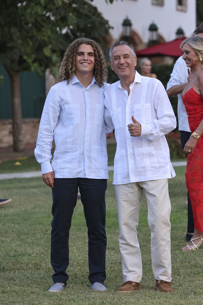 Roberto Brasero y su hijo Íñigo, en la boda de Susanna Griso y Luis Enríquez Nistal