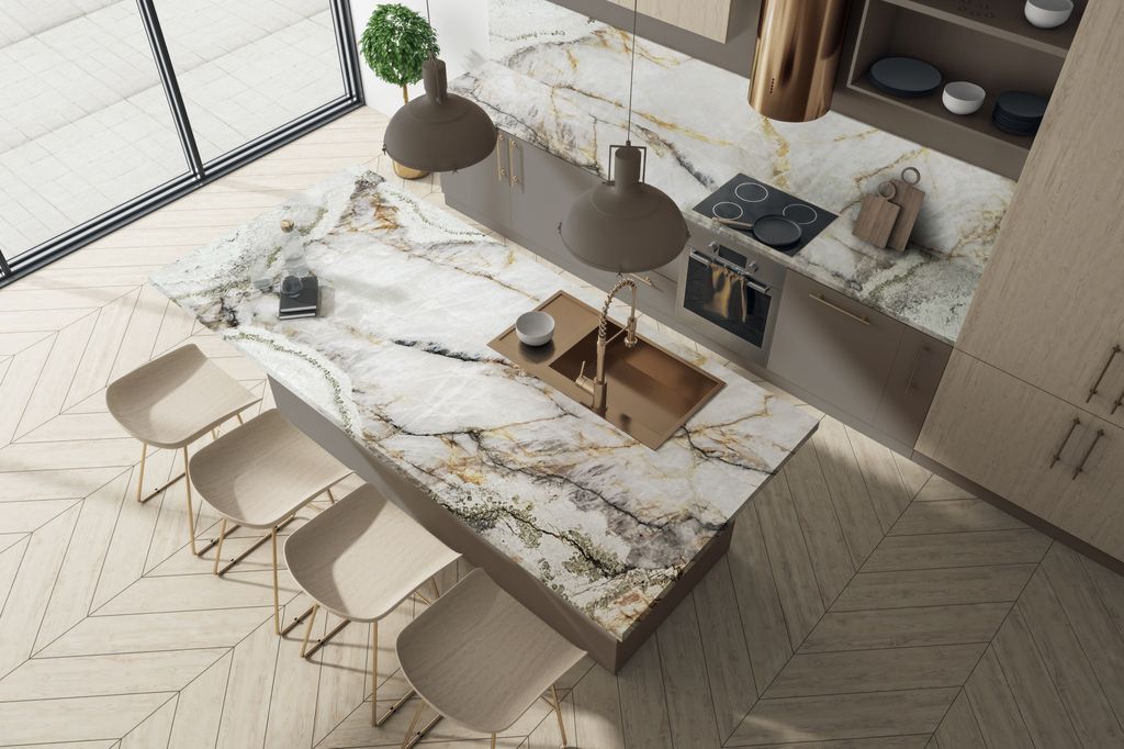 Cocina con isla de mármol