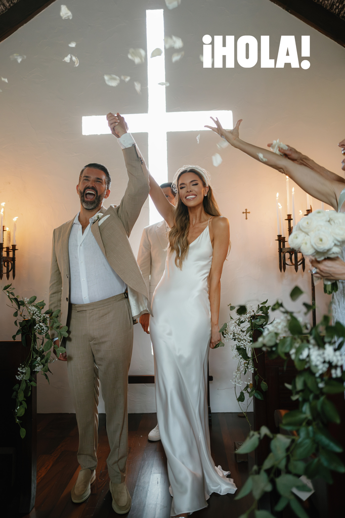 La ceremonia en la capilla, una celebración íntima a la que asistieron menos de 20 invitados, fue oficiada por Brad McPherson, cuñado de Bettina.