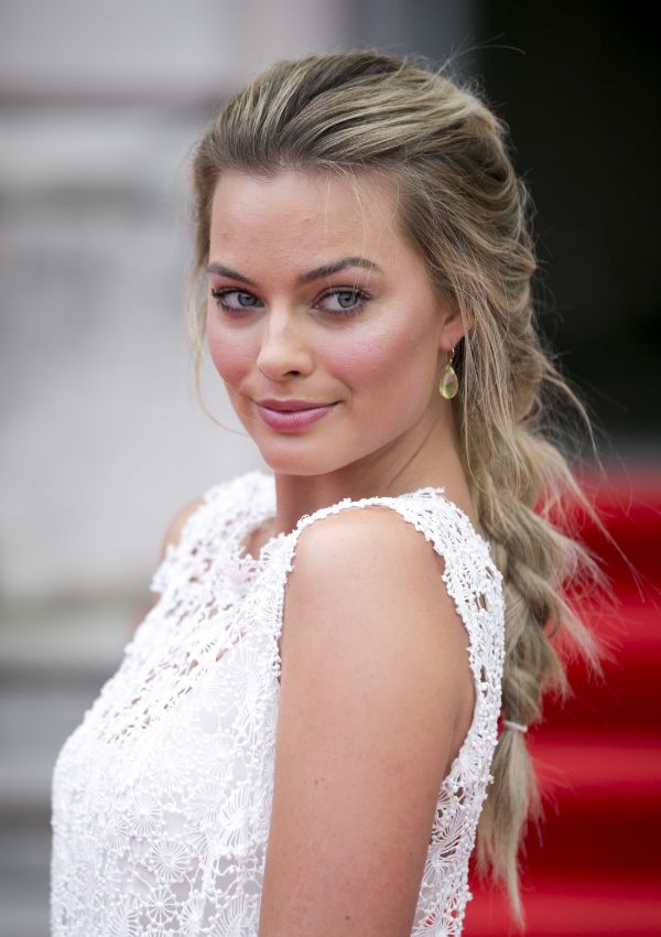Margot Robbie peinados alfombra roja trenzas