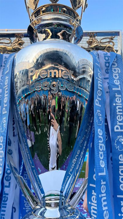 María Guardiola frente a la copa