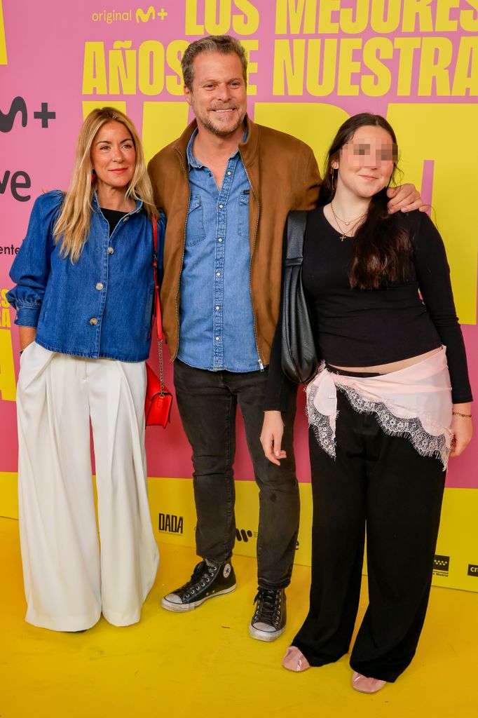 Jota Abril con su mujer Sara y una de sus hijas