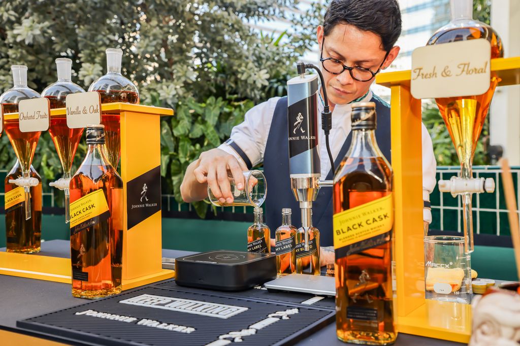 Johnnie Walker ha lanzado una nueva línea de su whisky, Black Cask, en Miami