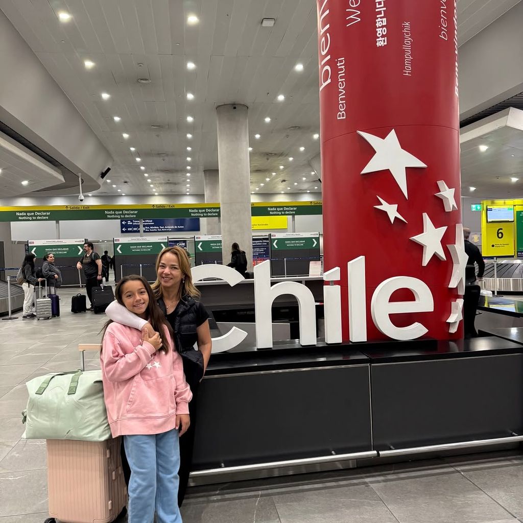 Adamari y Alaïa en sus primeros minutos en Chile