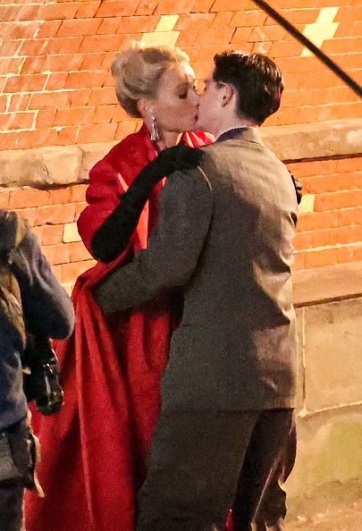  Gwyneth Paltrow y Timothee Chalamet rodando "Marty Supreme" en Nueva York, 2024