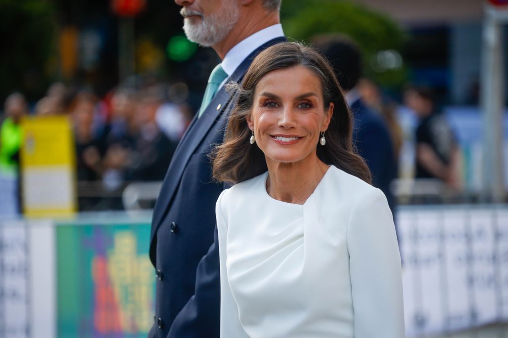 La reina Letizia cierra el círculo en su tercer acto con el papa León XIV rescatando el simbólico vestido que lo vio convertirse en Santo Padre