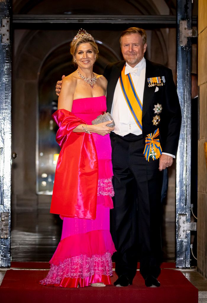 Máxima de Holanda con vestido rosa de gala.