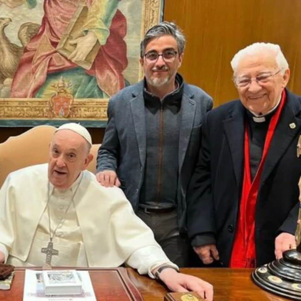 Las anécdotas del padre Ángel con el papa Francisco: del billete de metro al inolvidable plato que le cocinó