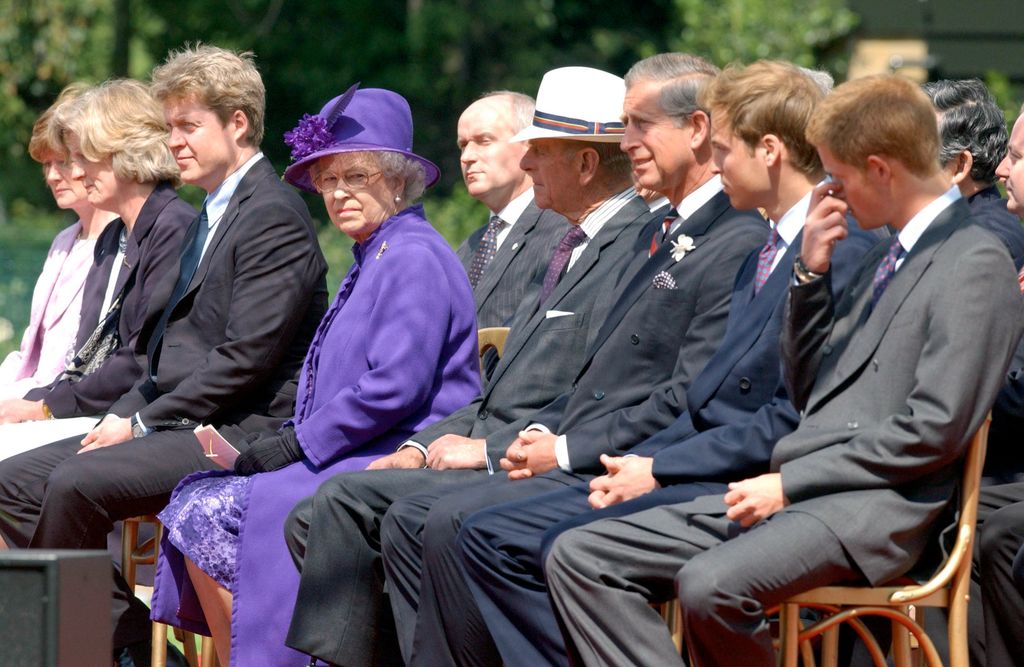 Después del funeral, la relación entre los Spencer y los Windsor fue tan tensa que no volvieron a dejarse ver en público hasta el año 2004 durante la inauguración en un acto en Hyde Park en la inaguración de un memorial sobre Diana de GAles