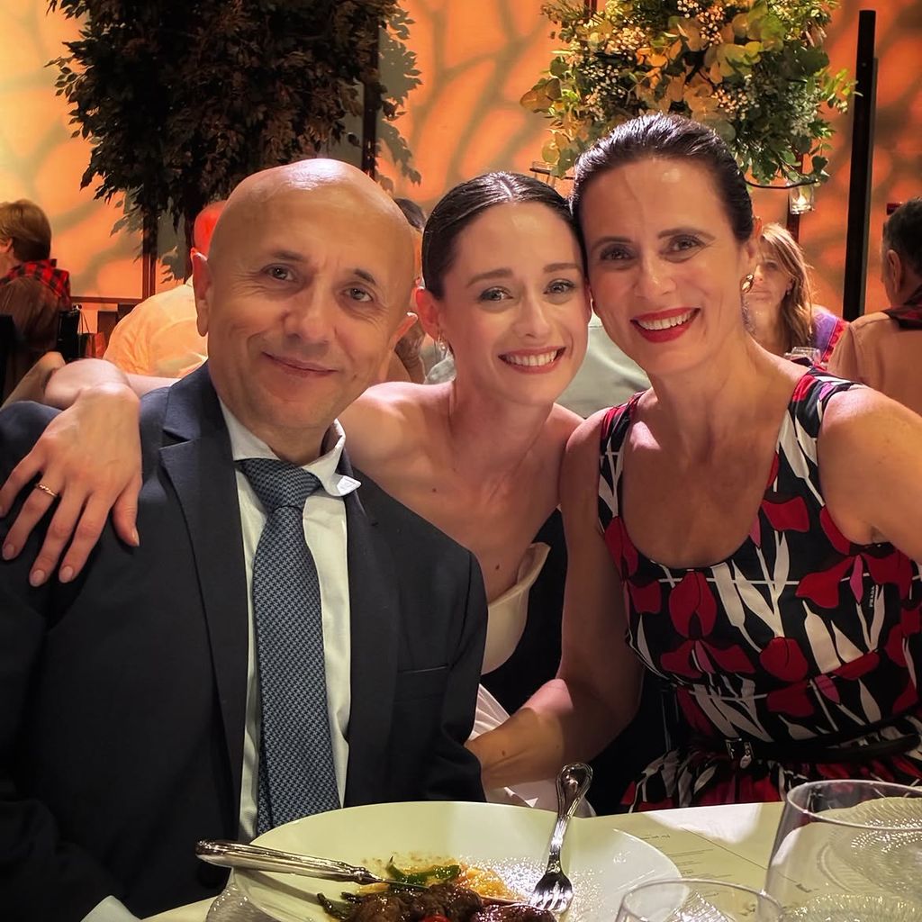 Elena, junto a Aitana Sánchez-Gijón y Luis Alegre