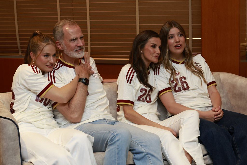 Los reyes Felipe y Letizia con sus hijas, la princesa Leonor y la infanta Sofía, viendo el triunfo de España frente a Francia en las semifinales del Mundial, el 14 de julio de 2026