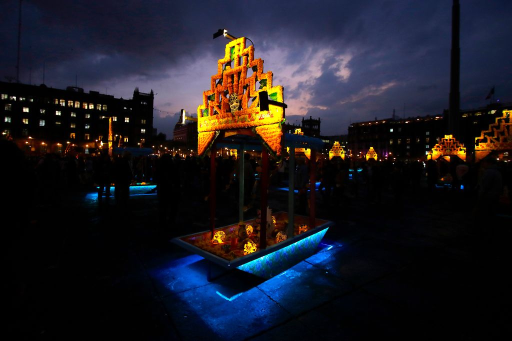 La artista montó hace 10 años una mega ofrenda de muertos en el Zócalo de la Ciudad de México.
